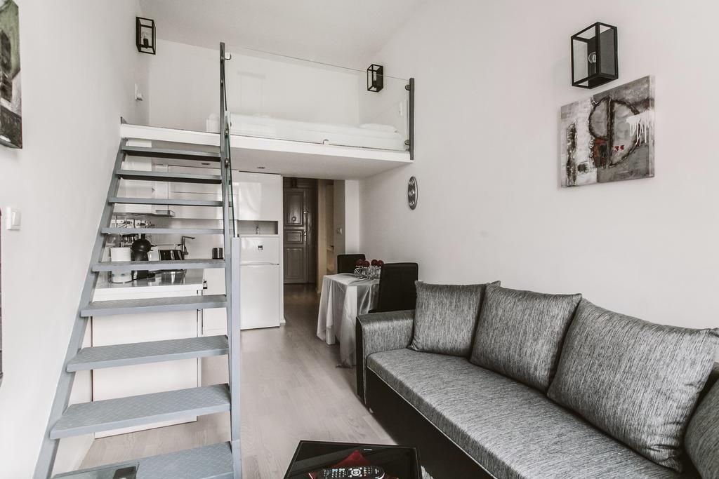 First At Andrassy Apartment بودابست المظهر الخارجي الصورة